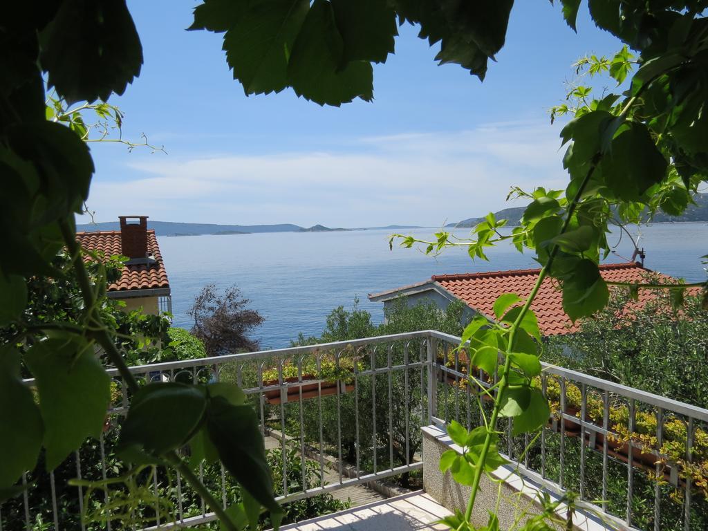 Apartments Lovric - 30 Meters To The Beach Trogir Extérieur photo