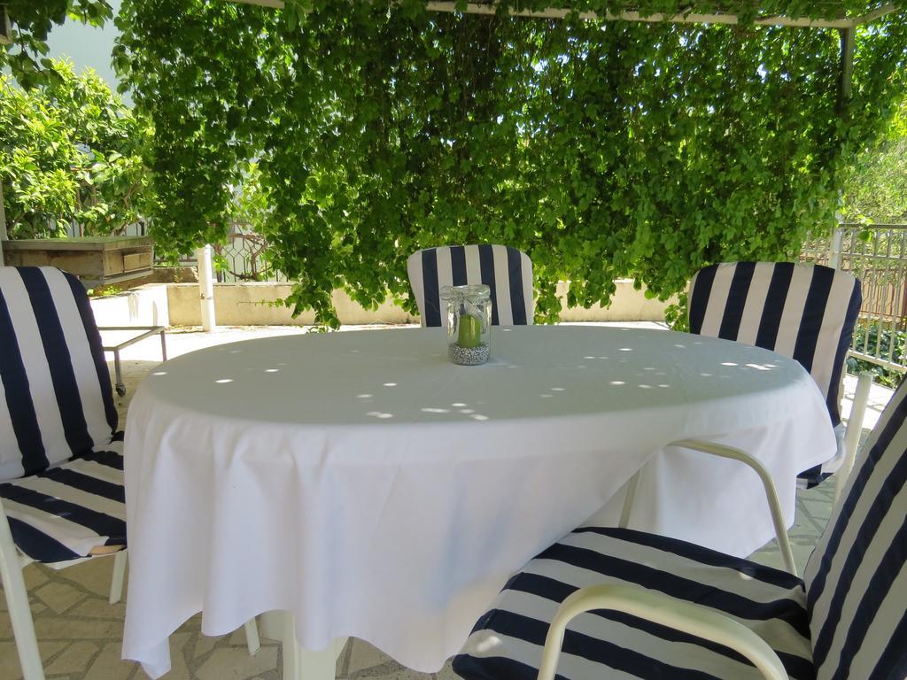 Apartments Lovric - 30 Meters To The Beach Trogir Extérieur photo