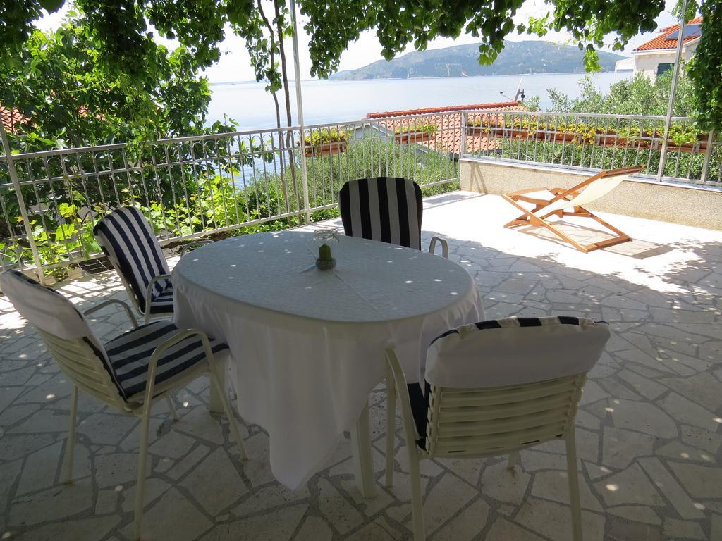 Apartments Lovric - 30 Meters To The Beach Trogir Extérieur photo