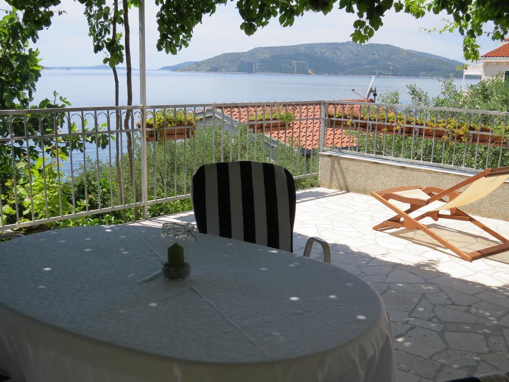 Apartments Lovric - 30 Meters To The Beach Trogir Extérieur photo