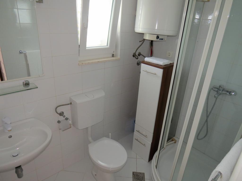 Apartments Lovric - 30 Meters To The Beach Trogir Extérieur photo