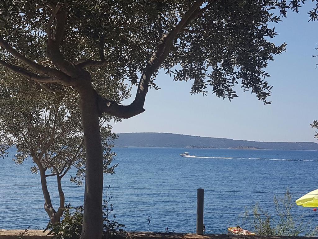 Apartments Lovric - 30 Meters To The Beach Trogir Extérieur photo