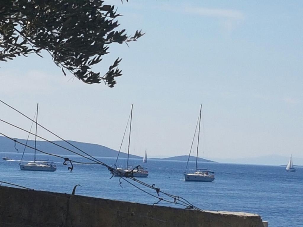 Apartments Lovric - 30 Meters To The Beach Trogir Extérieur photo