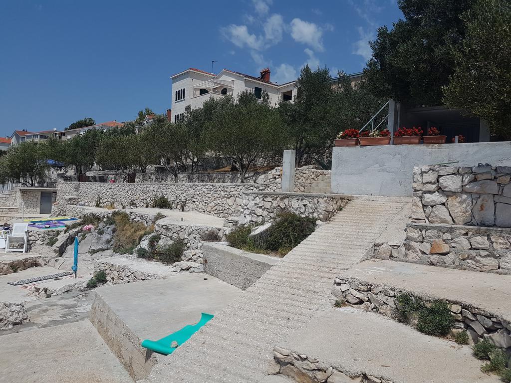 Apartments Lovric - 30 Meters To The Beach Trogir Extérieur photo