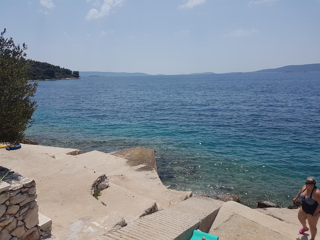 Apartments Lovric - 30 Meters To The Beach Trogir Extérieur photo