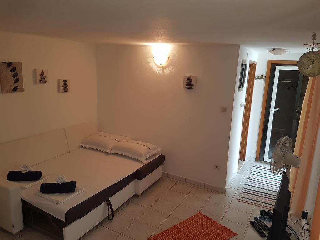 Apartments Lovric - 30 Meters To The Beach Trogir Extérieur photo