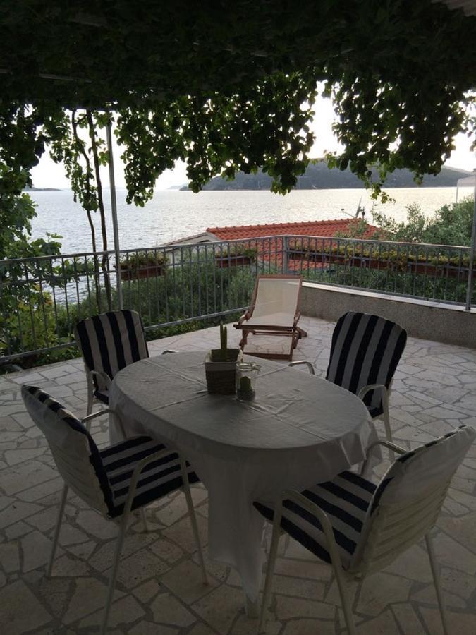 Apartments Lovric - 30 Meters To The Beach Trogir Extérieur photo